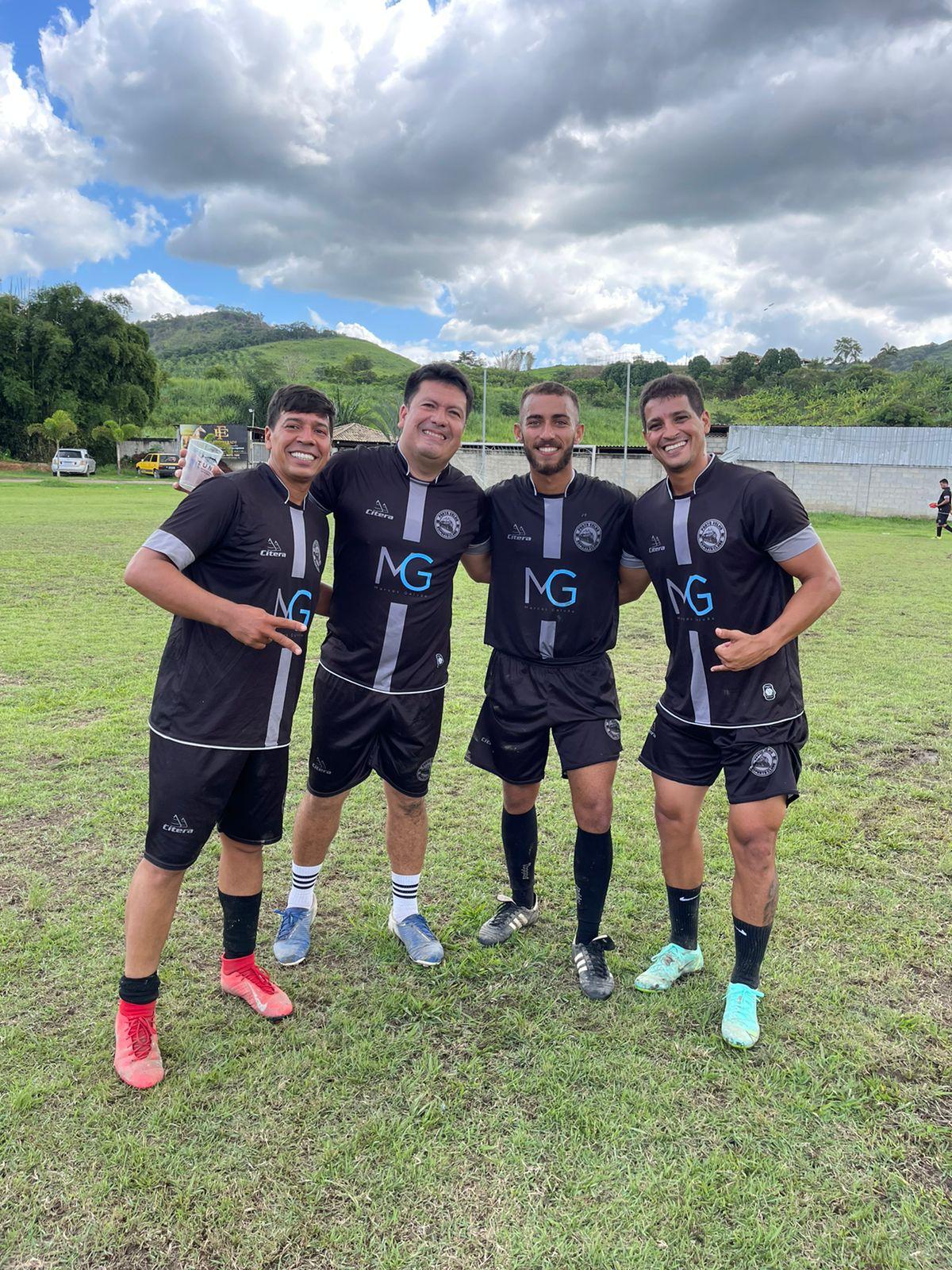 Atletas do Imperial no campo