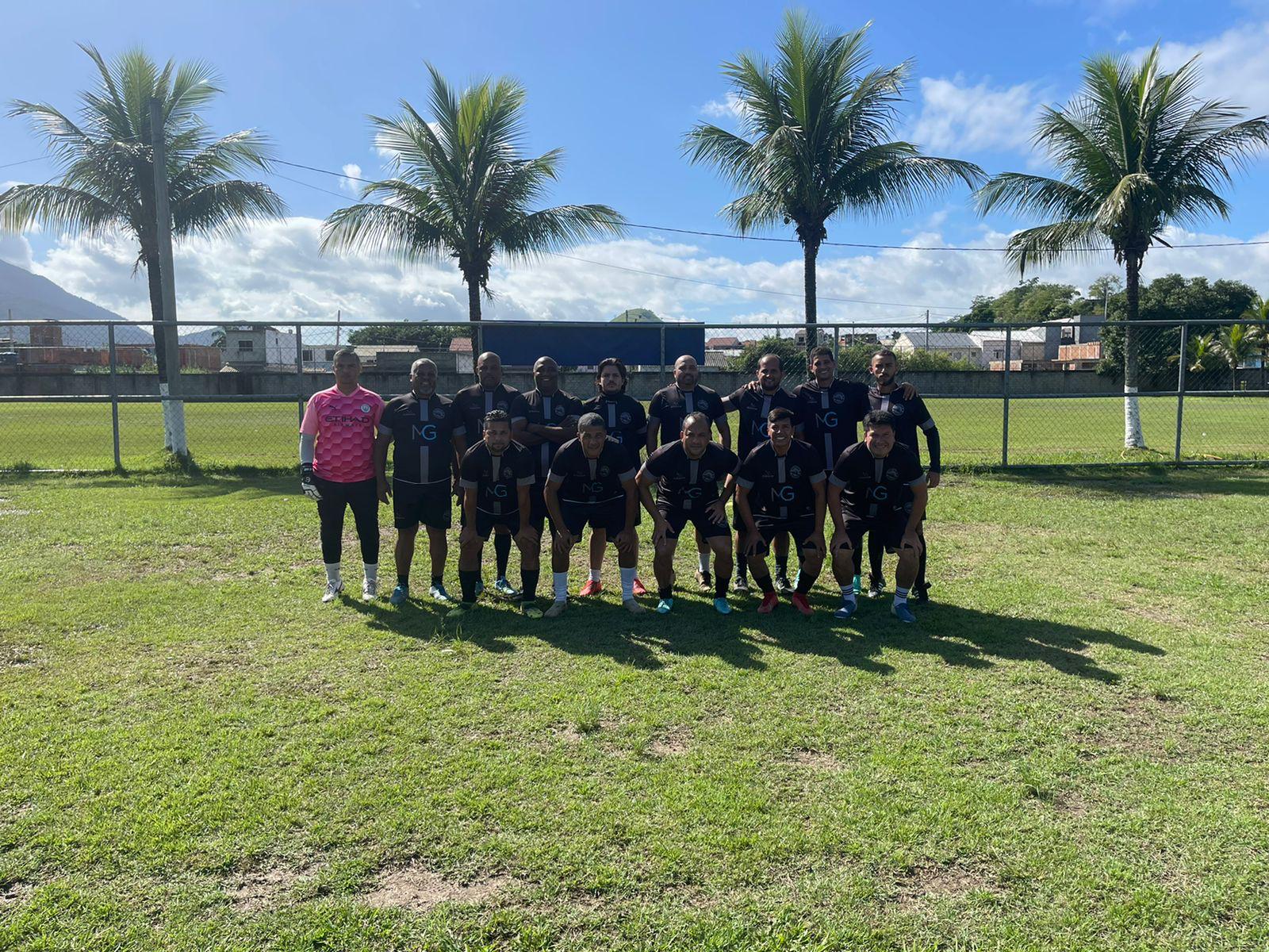 Equipe do Imperial uniformizada no gramado